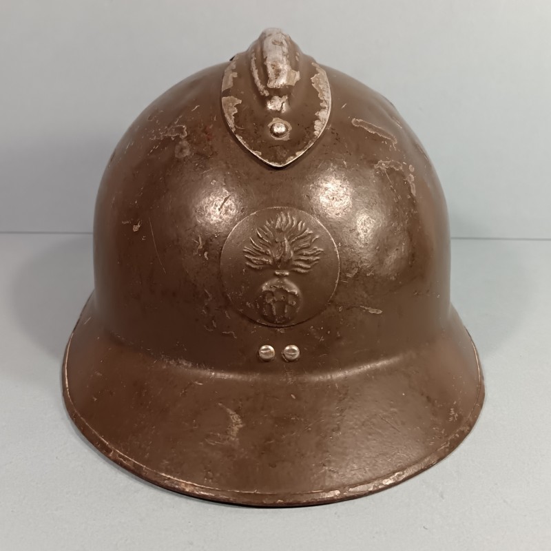 CASQUE TROUPE MODELE 1926 AVEC INSIGNE INFANTERIE MODELE 1937 POUR L'INFANTERIE AVEC NOM CLASSE 1928 ET MATRICULE A CHAMBERY