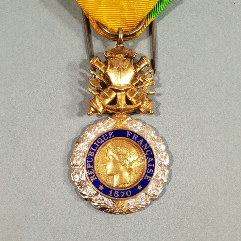 FRANCE MEDAILLE MILITAIRE 3 ème REPUBLIQUE VALEUR ET DISCIPLINE EN BOITE MARQUEE