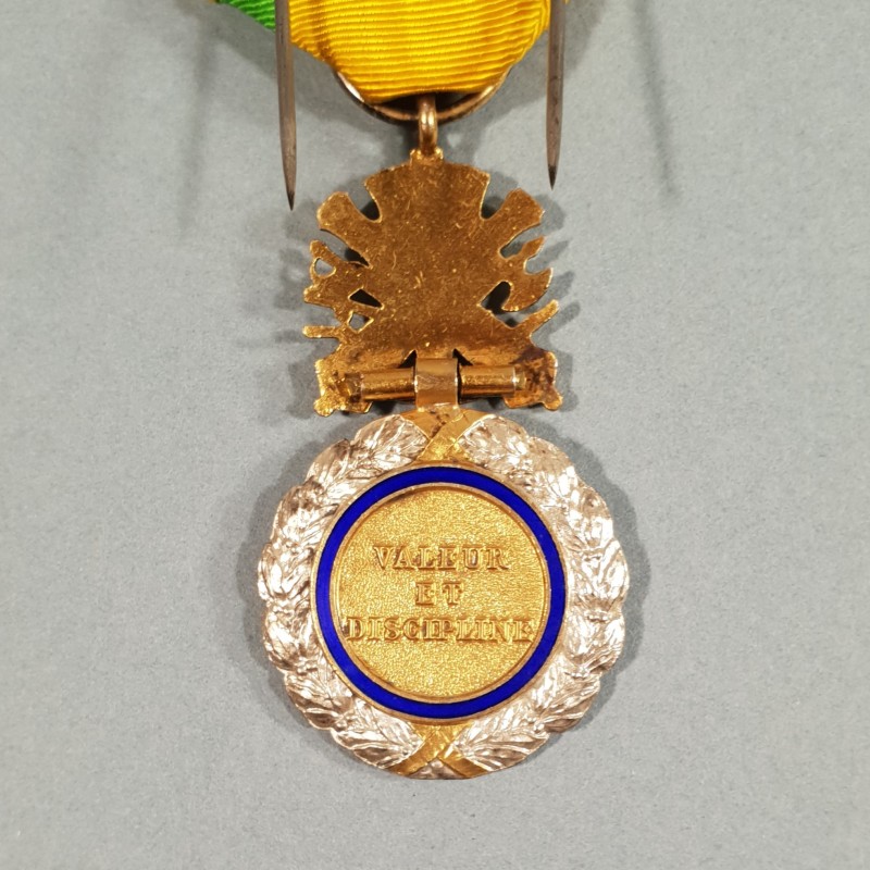 FRANCE MEDAILLE MILITAIRE 3 ème REPUBLIQUE VALEUR ET DISCIPLINE EN BOITE MARQUEE