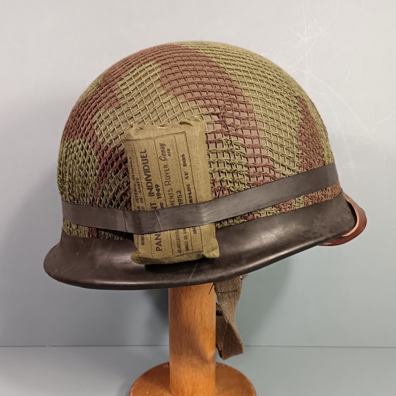 CASQUE FRANCAIS MODELE 1951 AVEC CAMOUFLAGE ET PANSEMENT ETAT NEUF DE STOCK LOURD JAPY 1954 ET LINER S.M.P. 1954