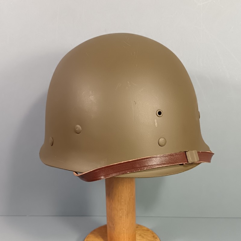 CASQUE FRANCAIS MODELE 1951 AVEC CAMOUFLAGE ET PANSEMENT ETAT NEUF DE STOCK LOURD JAPY 1954 ET LINER S.M.P. 1954