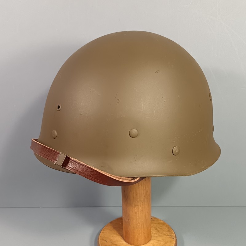 CASQUE FRANCAIS MODELE 1951 AVEC CAMOUFLAGE ET PANSEMENT ETAT NEUF DE STOCK LOURD JAPY 1954 ET LINER S.M.P. 1954