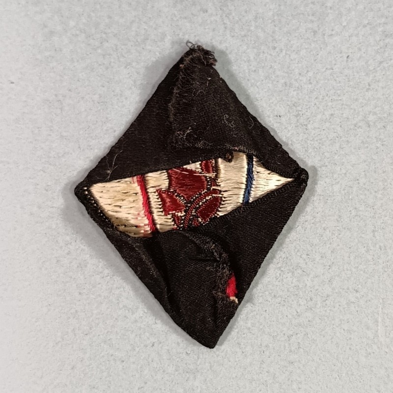 INSIGNE DE POITRINE EN TISSU TISSAGE DE TYPE BEVO DE LA LEGION FRANCAISE DES COMBATTANTS LFC 1940-1944 GOUVERNEMENT DE VICHY