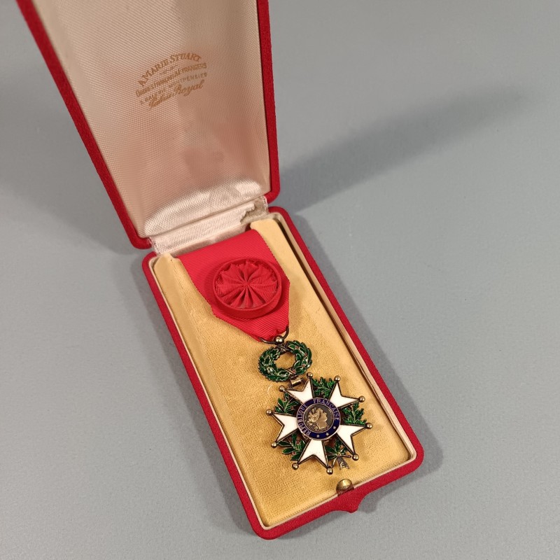 FRANCE MEDAILLE D'OFFICIER DE L'ORDRE DE LA LEGION D'HONNEUR 5 ème REPUBLIQUE MODELE ACTUEL EN ARGENT EN COFFRET