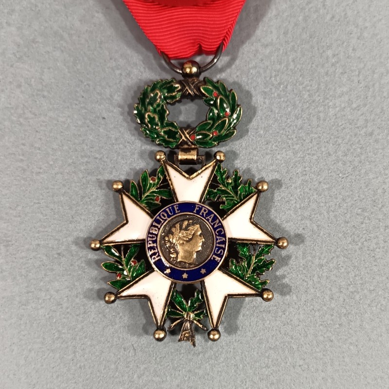 FRANCE MEDAILLE D'OFFICIER DE L'ORDRE DE LA LEGION D'HONNEUR 5 ème REPUBLIQUE MODELE ACTUEL EN ARGENT EN COFFRET