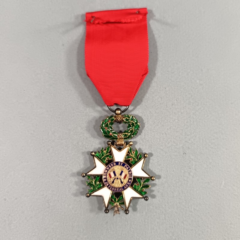 FRANCE MEDAILLE D'OFFICIER DE L'ORDRE DE LA LEGION D'HONNEUR 5 ème REPUBLIQUE MODELE ACTUEL EN ARGENT EN COFFRET