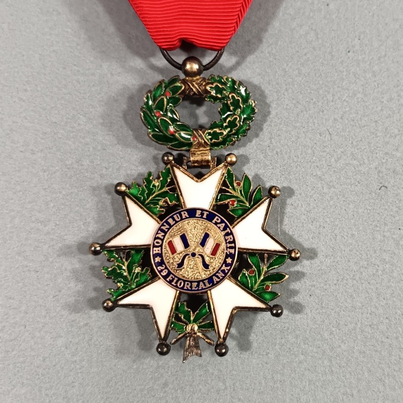 FRANCE MEDAILLE D'OFFICIER DE L'ORDRE DE LA LEGION D'HONNEUR 5 ème REPUBLIQUE MODELE ACTUEL EN ARGENT EN COFFRET