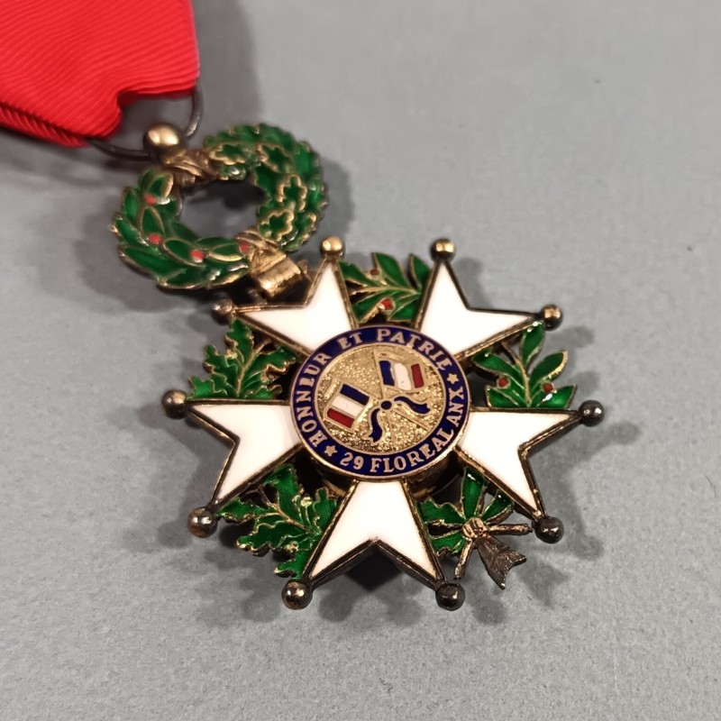 FRANCE MEDAILLE D'OFFICIER DE L'ORDRE DE LA LEGION D'HONNEUR 5 ème REPUBLIQUE MODELE ACTUEL EN ARGENT EN COFFRET