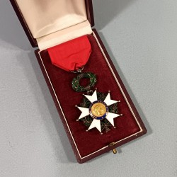 FRANCE MEDAILLE DE CHEVALIER DE L'ORDRE DE LA LEGION D'HONNEUR 4 ème REPUBLIQUE EN ARGENT EN COFFRET