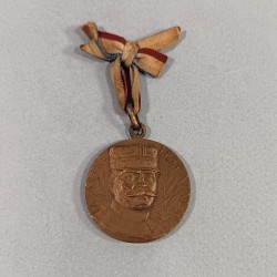 MEDAILLE AVEC RUBAN TRICOLORE JOURNEE CATALANE 12 NOVEMBRE 1916 A JOFFRE LES CATALANS PAR JP. LECASTELOIS DIAMETRE 3.6 cm