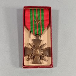 FRANCE MEDAILLE CROIX DE LA SECONDE GUERRE 1939-1945 DATEE AU DOS 1939 FRENCH WAR CROSS WW2 EN BOITE