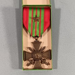 FRANCE MEDAILLE CROIX DE LA SECONDE GUERRE 1939-1945 DATEE AU DOS 1939-1945 FRENCH WAR CROSS WW2 EN BOITE